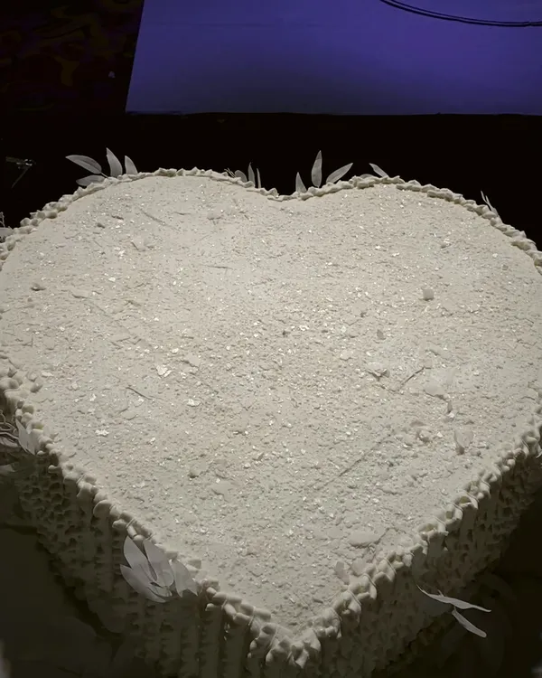 A white heart-shaped 65 Cakes centrepiece at an Abuja wedding